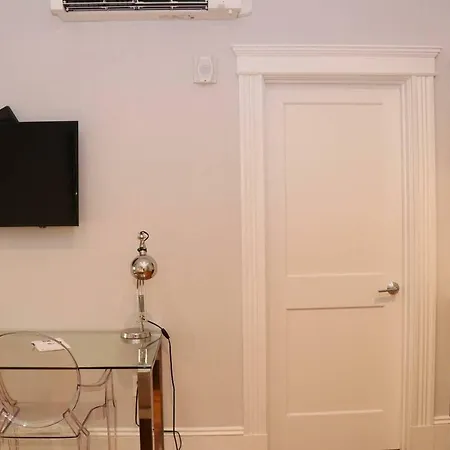 A Stylish Stay W/ A Queen Bed, Heated Floors.. #35 Brookline Exterior photo
