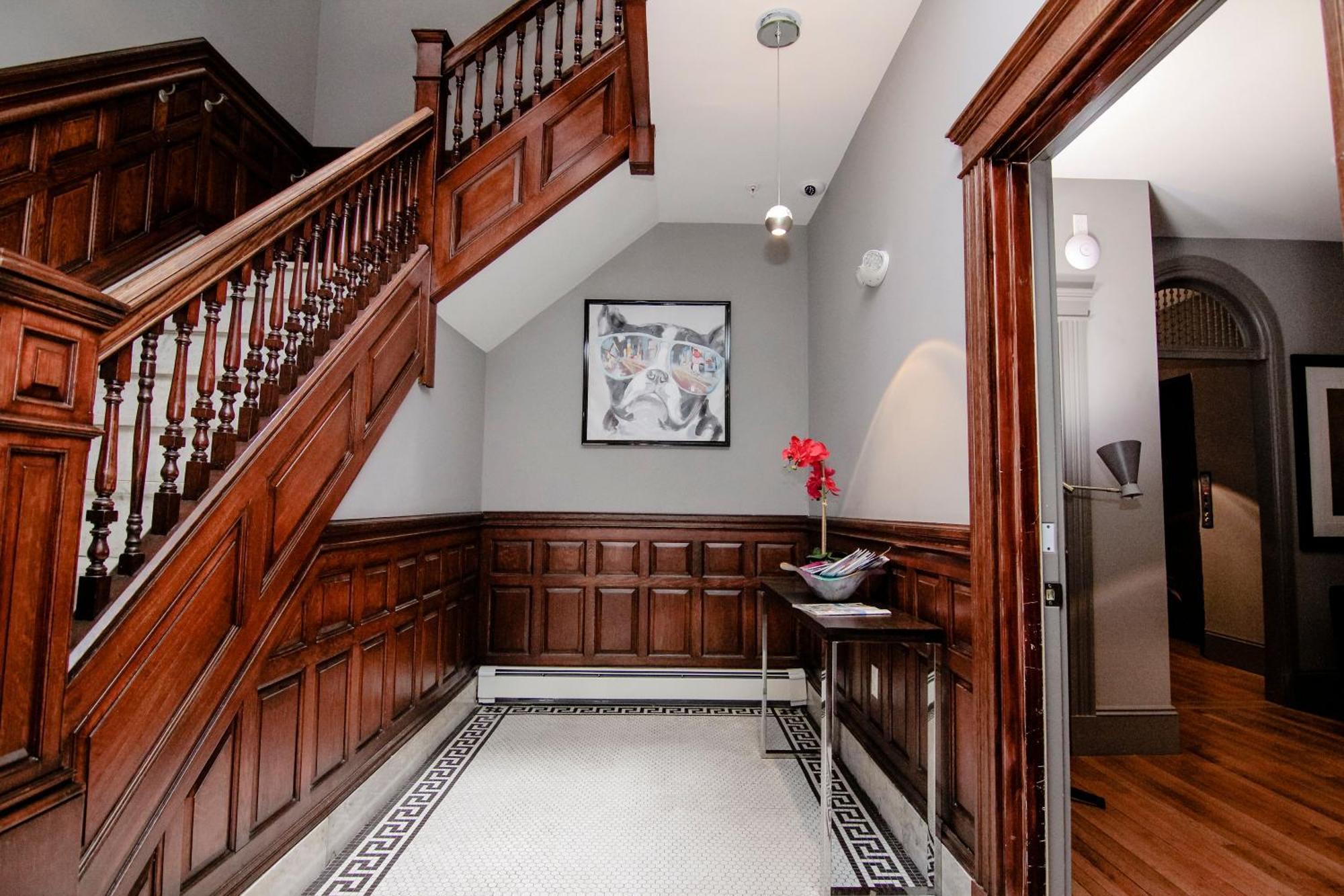 Apartment A Stylish W/ A Queen Bed, Heated Floors.. #35