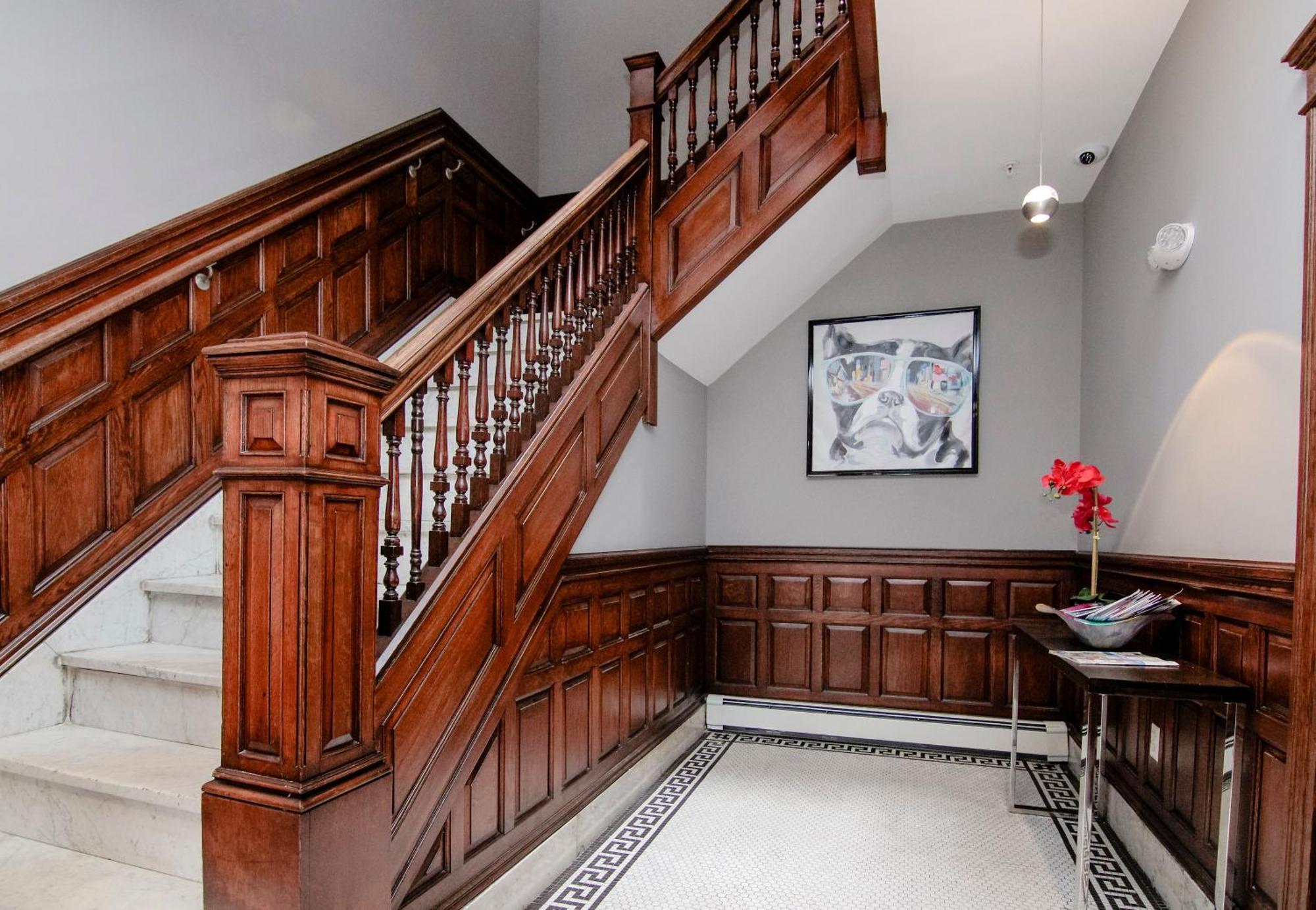 A Stylish W/ A Queen Bed, Heated Floors.. #35